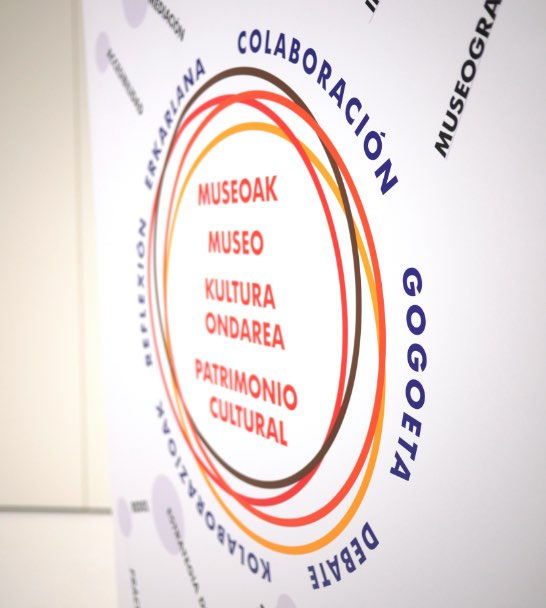 Imagen de un panel con la gráfica de ondare bizia
